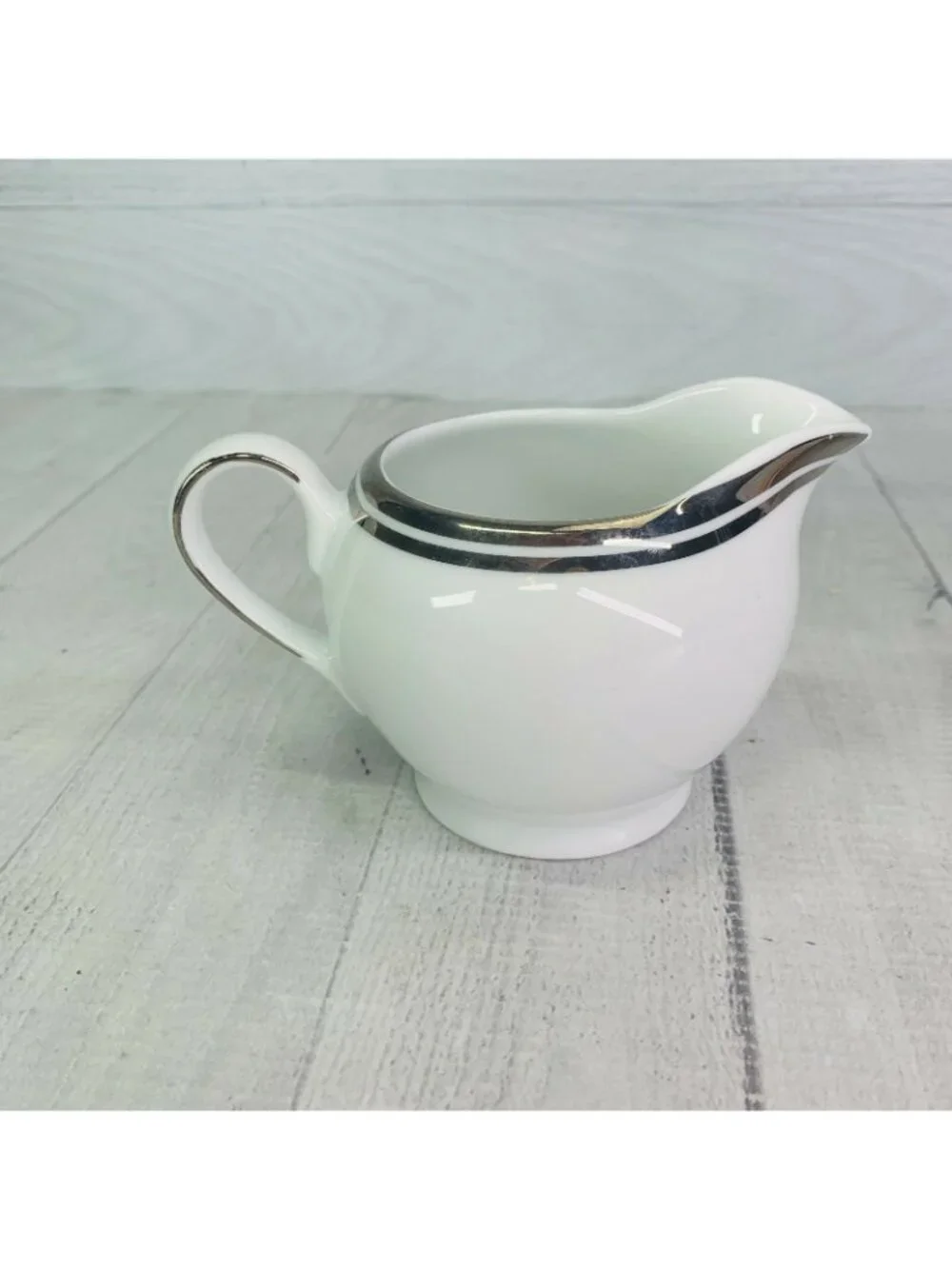 Royal Doulton PURE PLATINUM 2006 White Fine Porcelain Two Platinum Bands Creamer